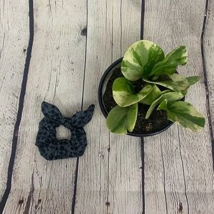 black and blue floral print bow Scrunchie